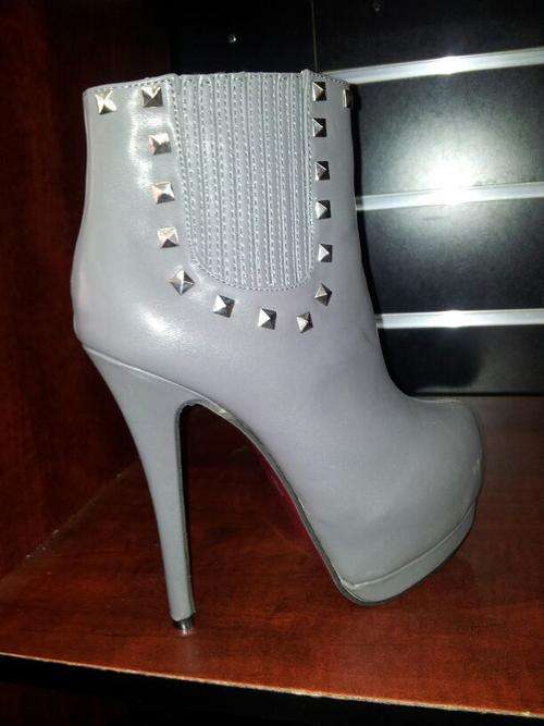 ***CLEARANCE SALE*** LADIES PLATFORM HEELS**
