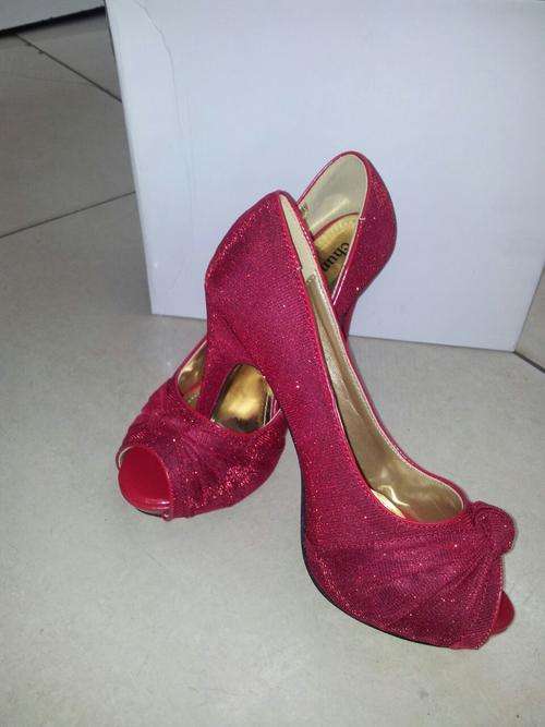 **ORIGINAL***** CHUN SEN  HEELS*****FIRST ON BOB***