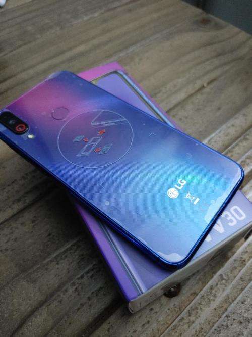 LG W30 9/10 CONDITION