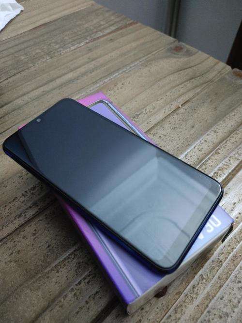LG W30 9/10 CONDITION