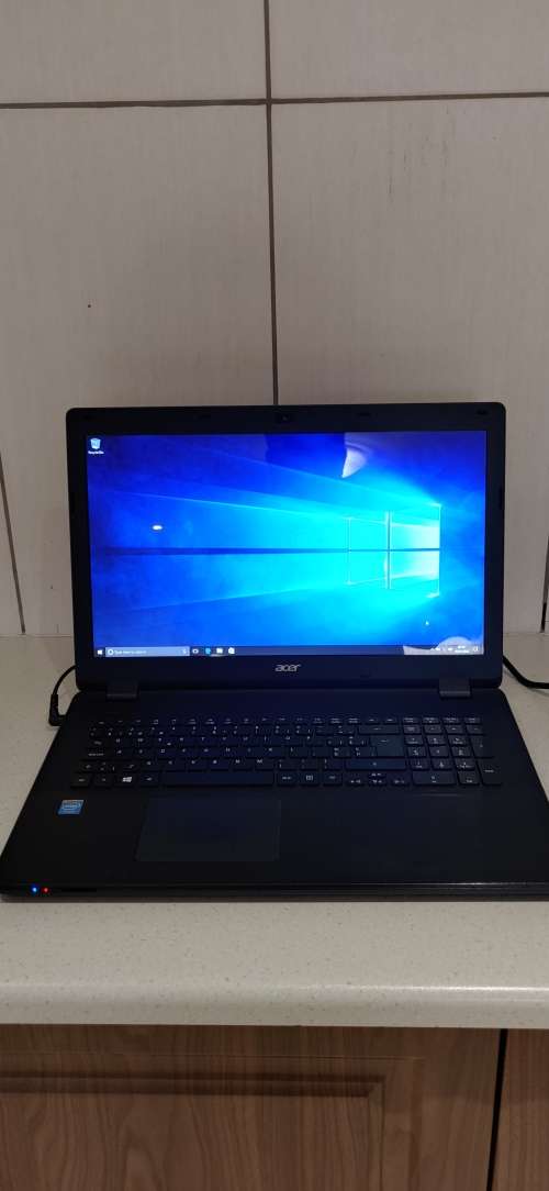 Acer Aspire ES1-711 ** Masive 17.3 Inch Display**Intel Celeron **8GB RAM**500GB**