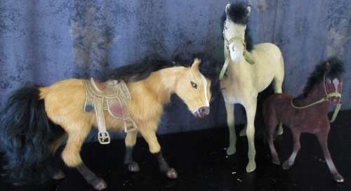 BOX SPECIAL - WILD HORSE`S FIGURINES