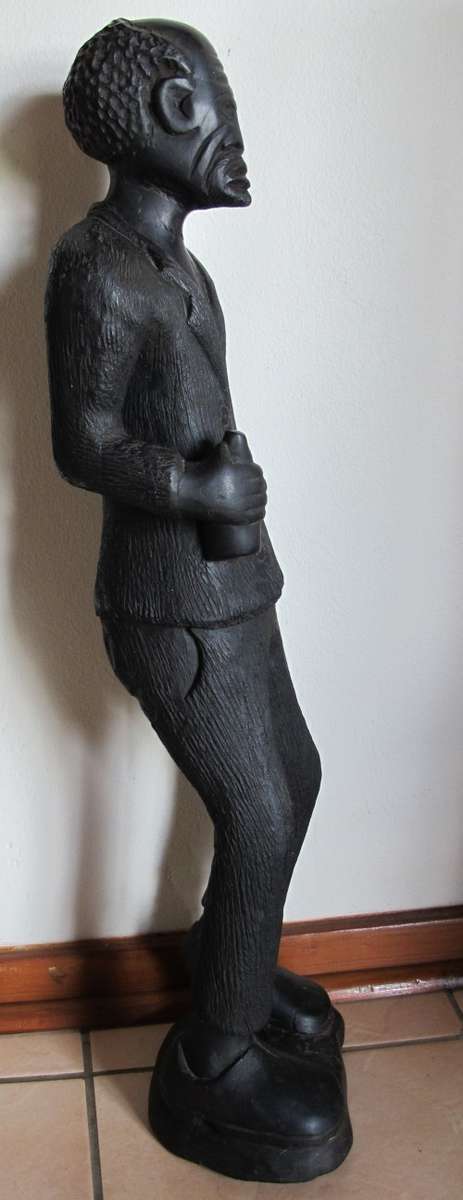VINTAGE CARVED WOODEN AFRICAN MAN STATUE