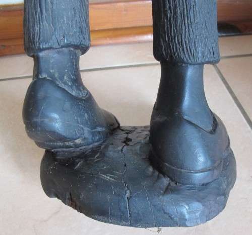 VINTAGE CARVED WOODEN AFRICAN MAN STATUE