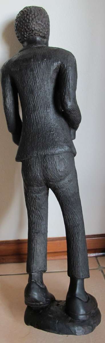 VINTAGE CARVED WOODEN AFRICAN MAN STATUE