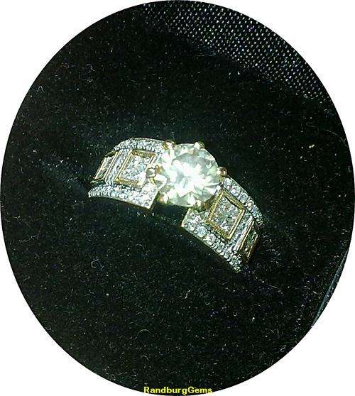 MAGNIFICENT 1.76 tcw 14kt Solid Y/Gold mount with 1.04 ct Centre Stone- WOW { Valuated R42100 }