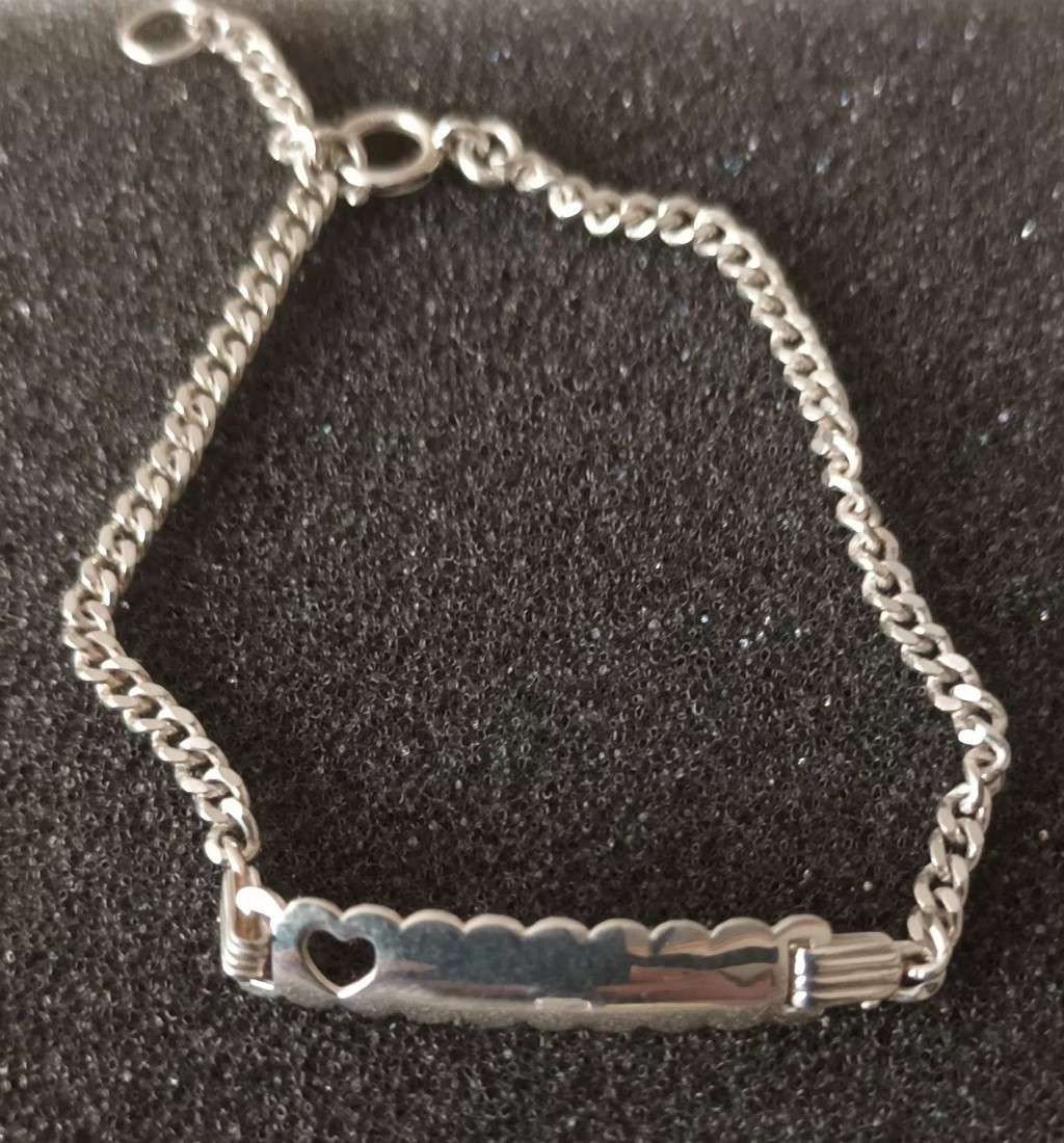 Sterling Silver engravable baby bracelet. 1.98g.