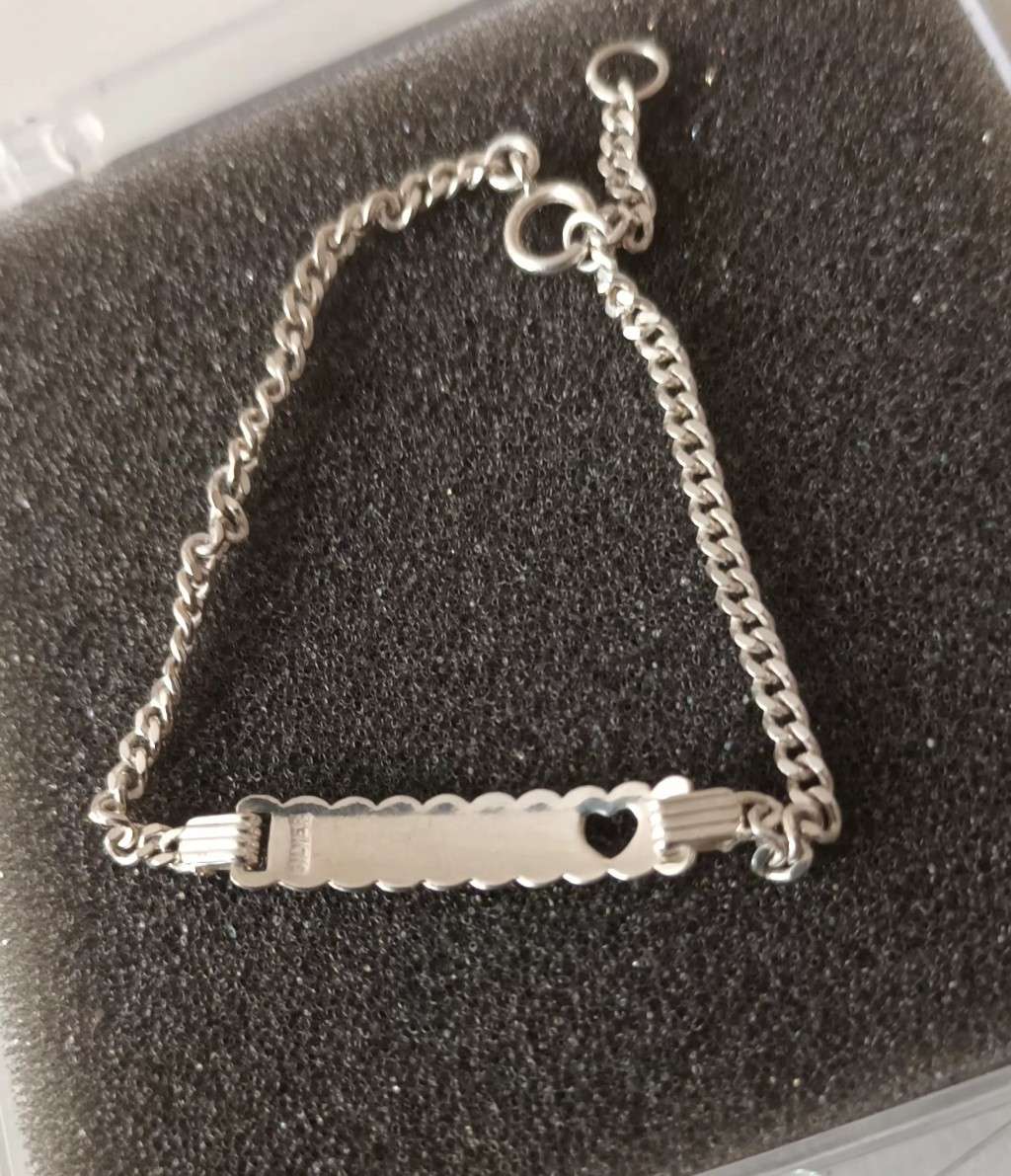 Sterling Silver engravable baby bracelet. 1.98g.
