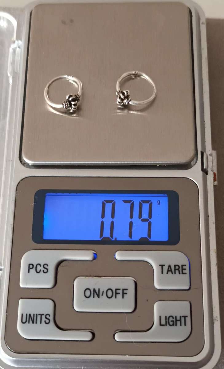 Sterling Silver Sleeper Earrings. 0.79g. 1cm.