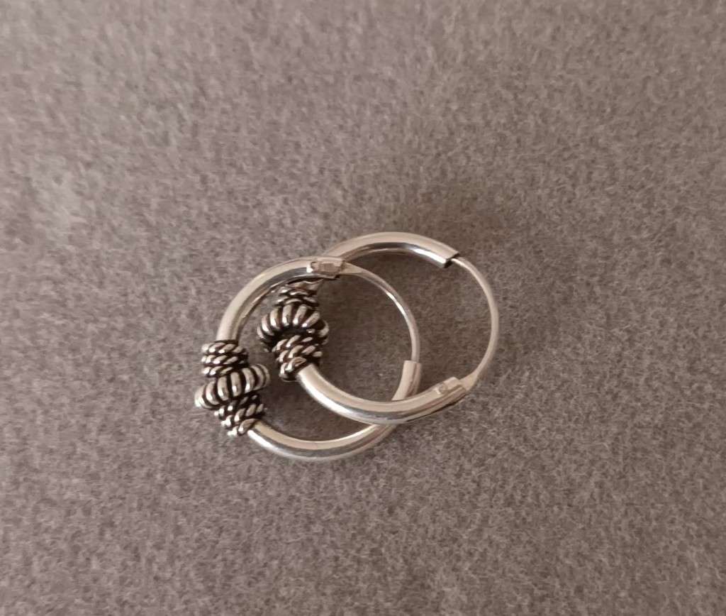 Sterling Silver Sleeper Earrings. 0.79g. 1cm.