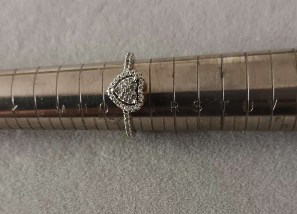 Sterling Silver & Marcasite Heart shaped ring. 2.35g. Size P.