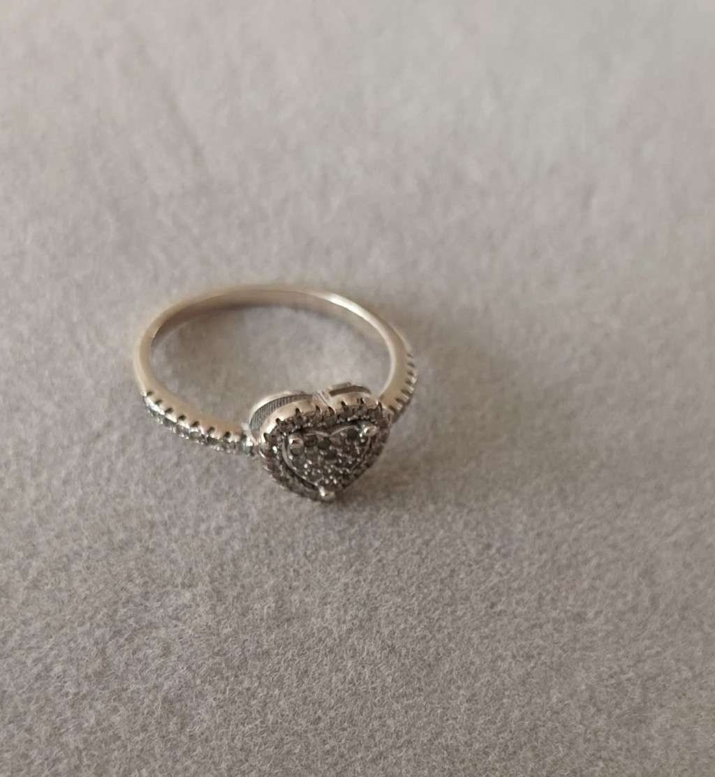 Sterling Silver & Marcasite Heart shaped ring. 2.35g. Size P.