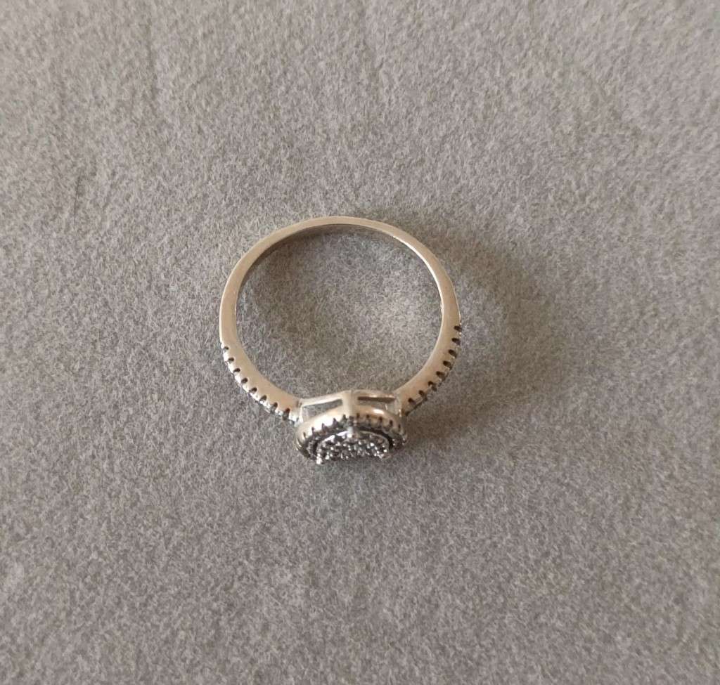 Sterling Silver & Marcasite Heart shaped ring. 2.35g. Size P.