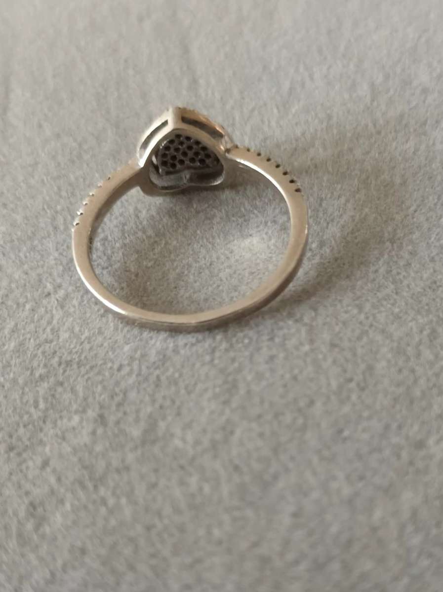 Sterling Silver & Marcasite Heart shaped ring. 2.35g. Size P.