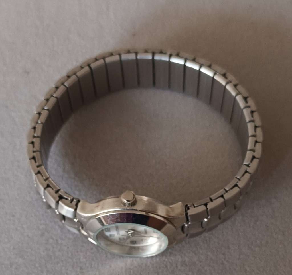 Digitime Quartz Stretch band Watch. New.