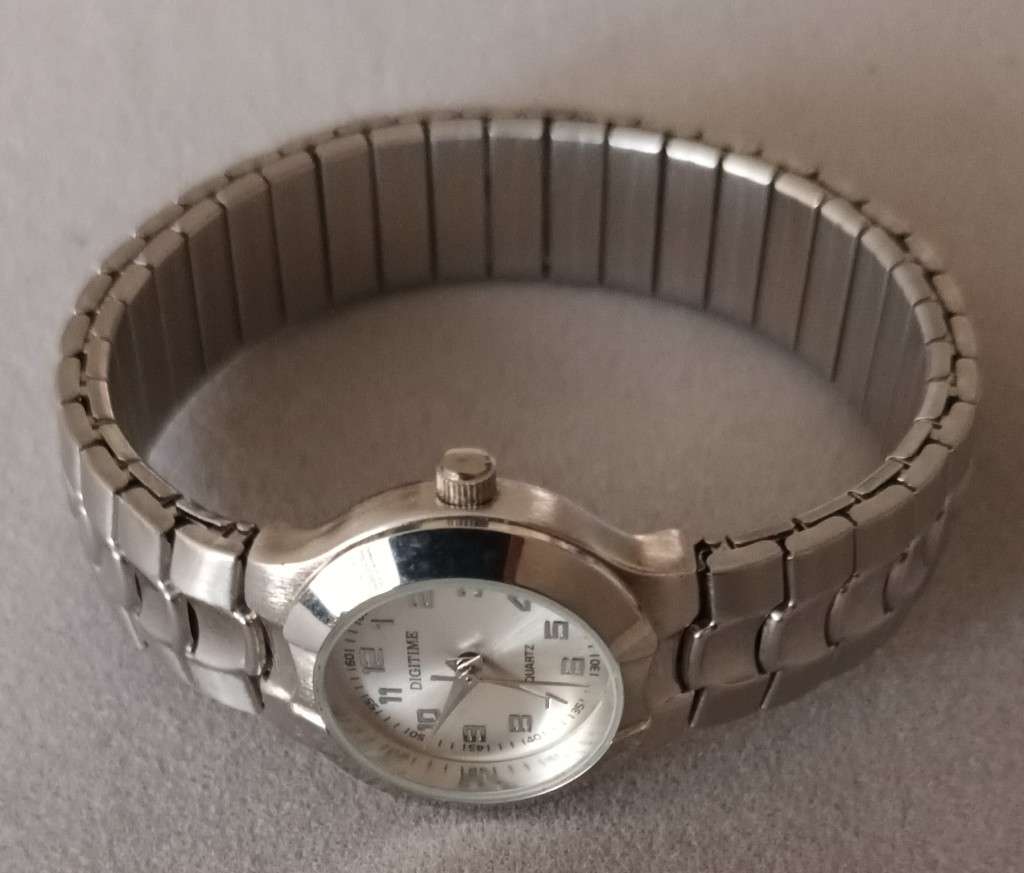 Digitime Quartz Stretch band Watch. New.