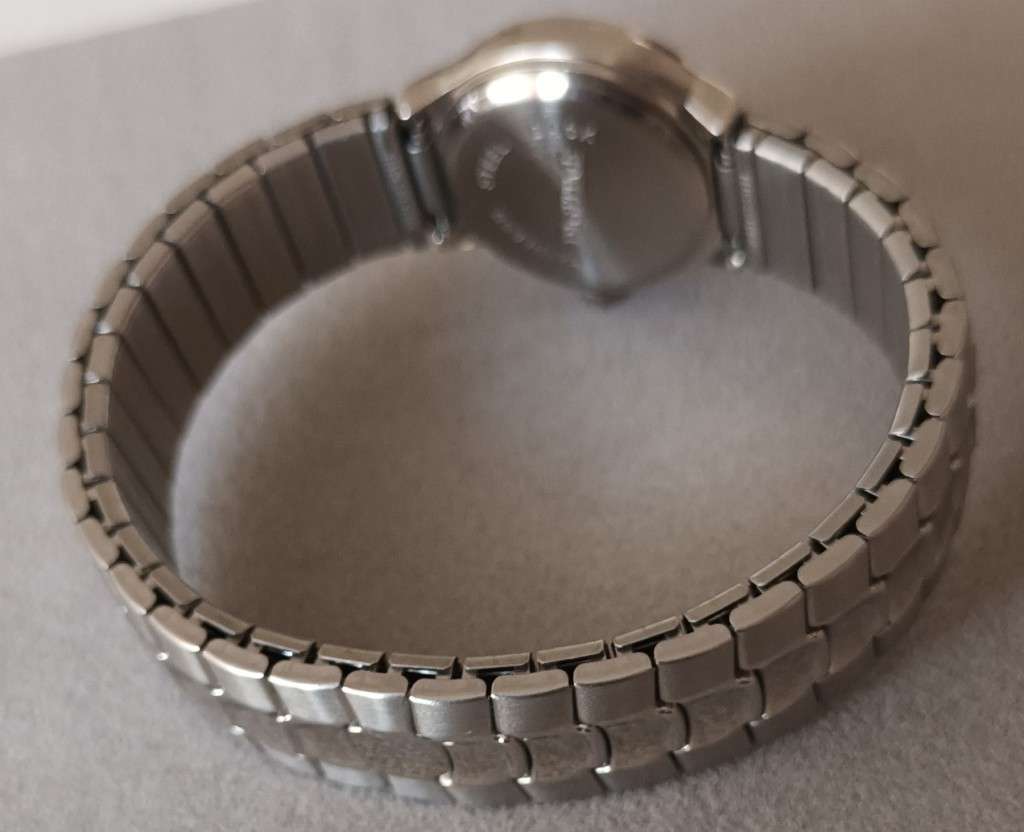 Digitime Quartz Stretch band Watch. New.