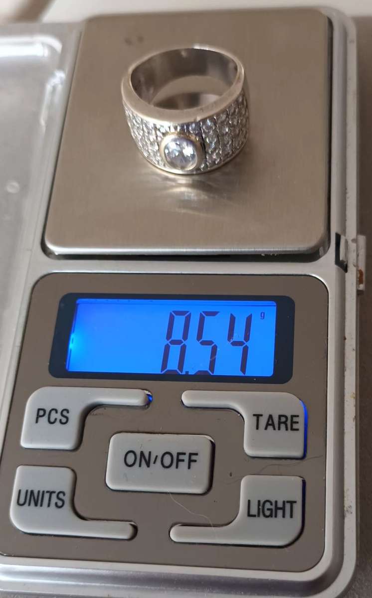 Stunning Solid Heavy Sterling Silver Ring with CZ. 8.54g. Size P.