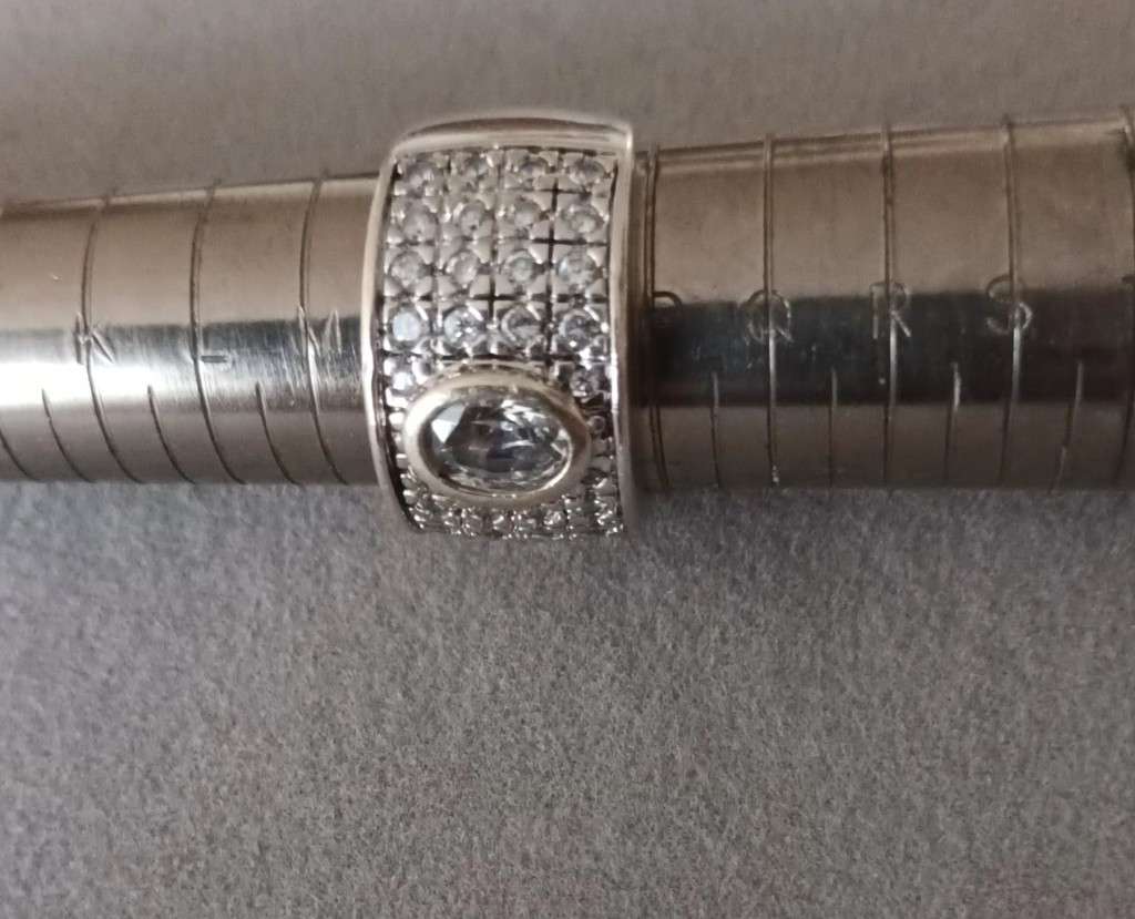 Stunning Solid Heavy Sterling Silver Ring with CZ. 8.54g. Size P.