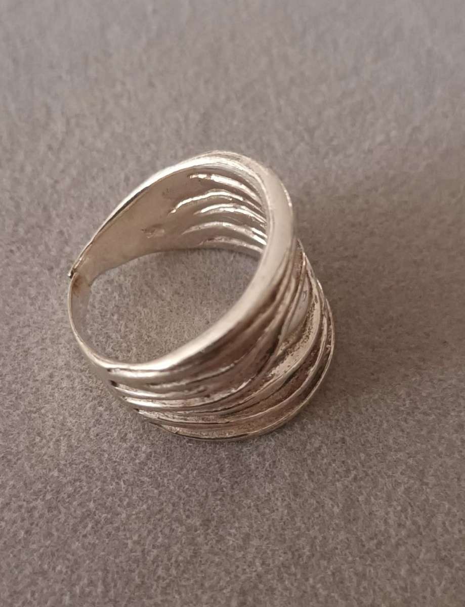 Sterling Silver Solid Ring. Needs fixing. 7.2g. Size M.