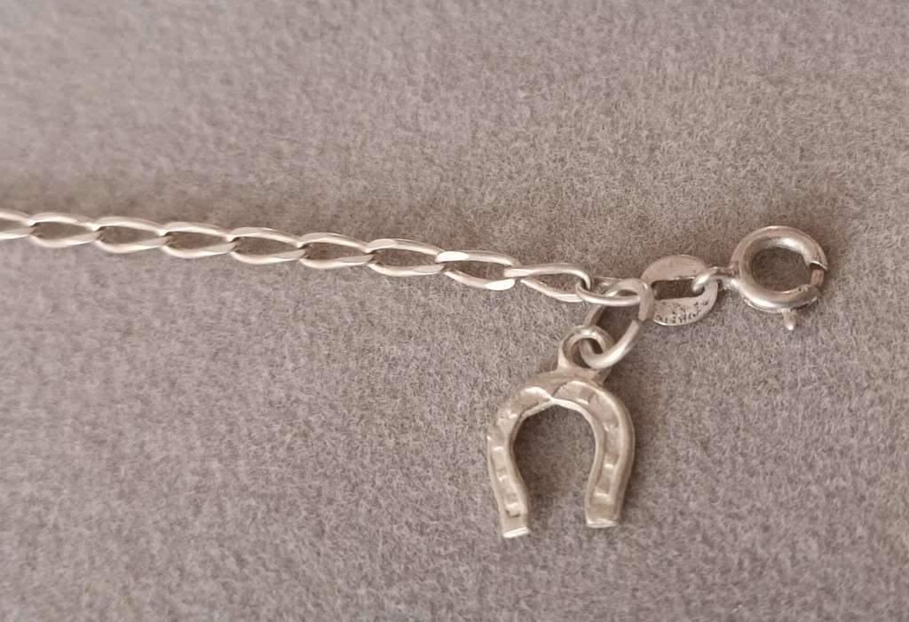Sterling Silver Charm Bracelet. 3.1g. 18cm.