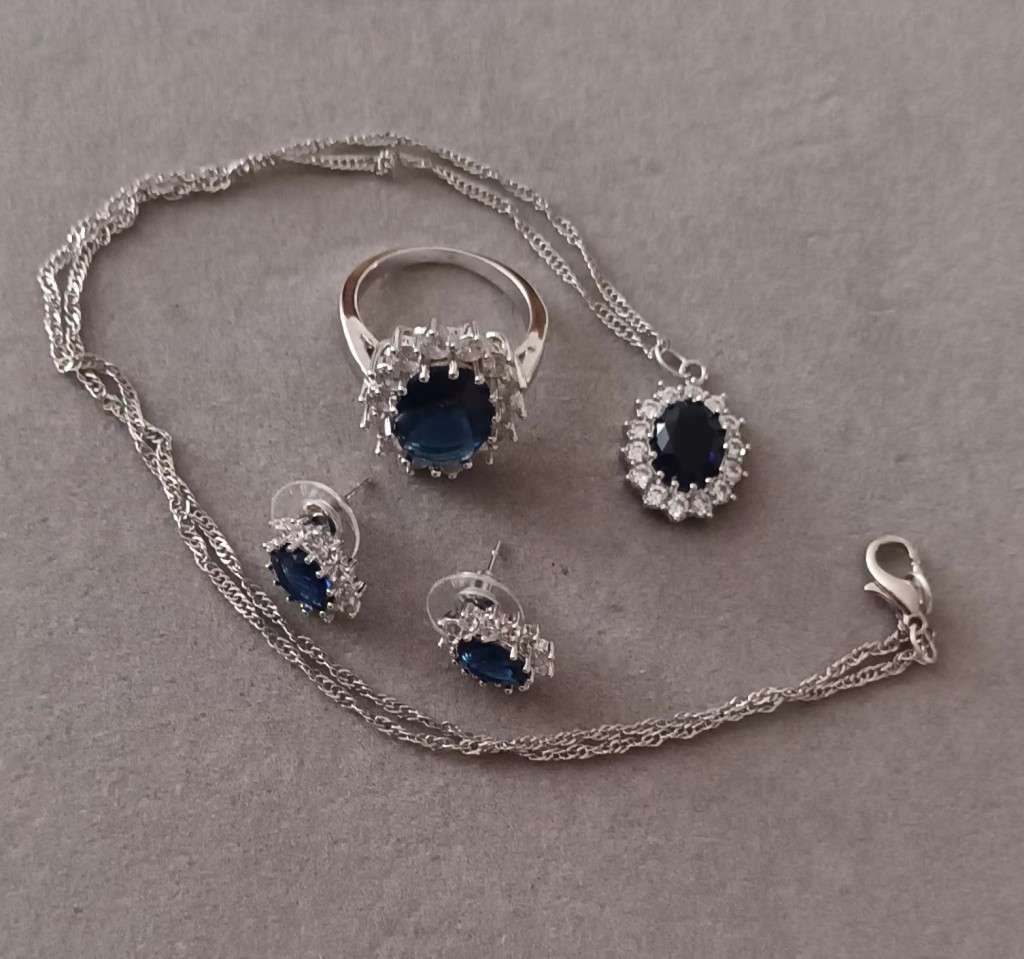 Fashion Jewellery Set. Necklace, Earrings & Ring size Q.