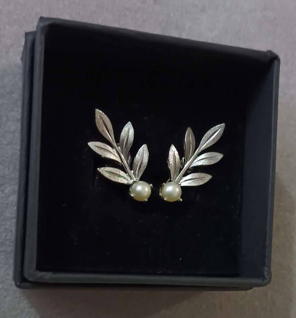 Stunning Sterling Silver Vintage `VAN DELL` Pearl Earrings. 3.8g. 23x12mm.