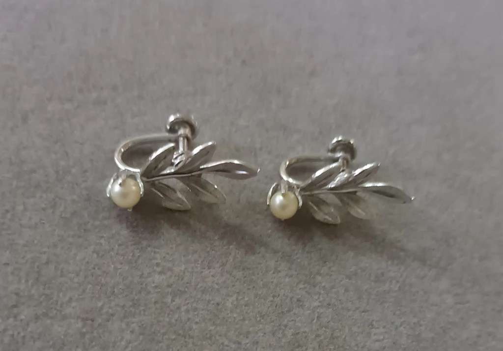 Stunning Sterling Silver Vintage `VAN DELL` Pearl Earrings. 3.8g. 23x12mm.