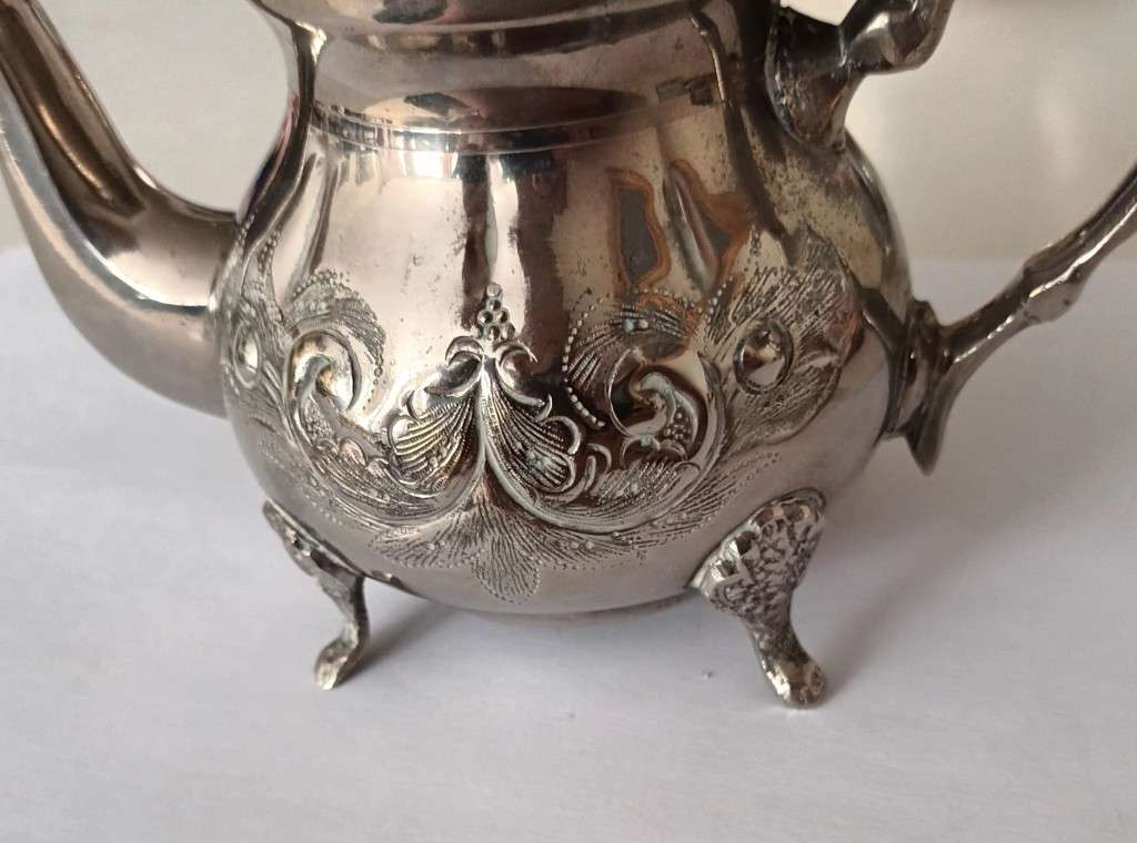 2 Cup Hand Etched Teapot. MARQUE DEPOSEe Hallmark.
