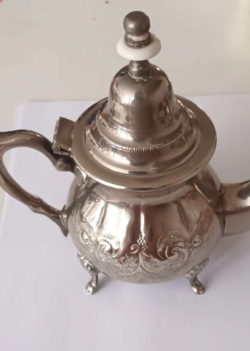 2 Cup Hand Etched Teapot. MARQUE DEPOSEe Hallmark.