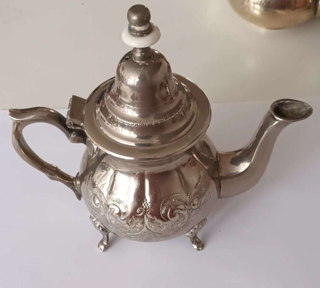 2 Cup Hand Etched Teapot. MARQUE DEPOSEe Hallmark.