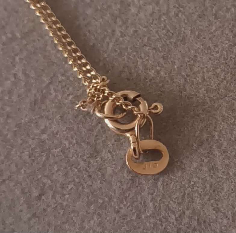 9ct 375 Gold Necklace. Broken. For scrap/ fixing. 1.2g