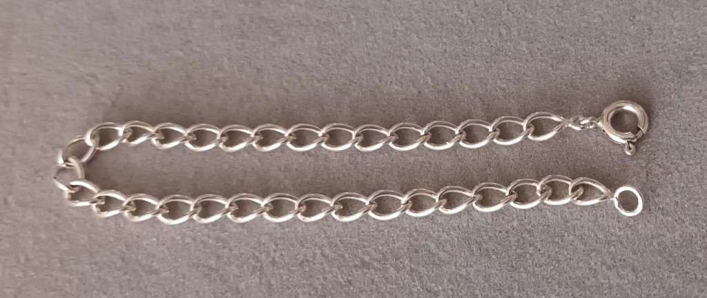 Sterling Silver Bracelet. 4.3g. 18cm.