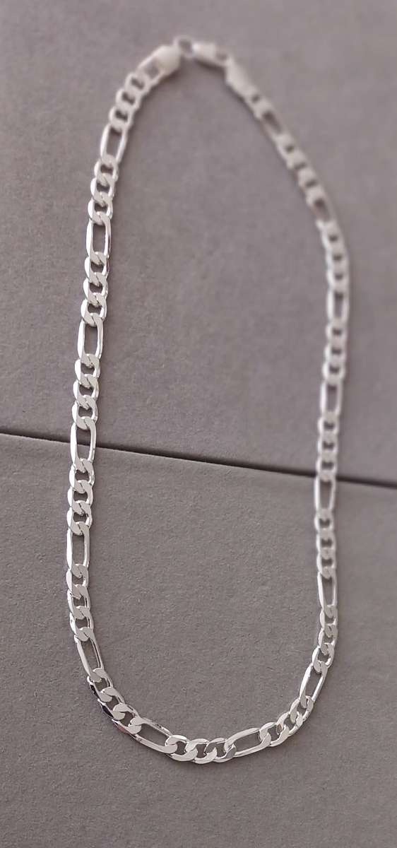 STERLING SILVER FIGARO HEAVY MEN`S CHAIN. 33.9g. 55cm. 8mm Width.