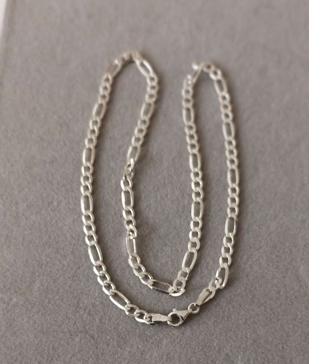 STERLING SILVER FIGARO NECKLACE. 4mm. 7.65g. 44cm.