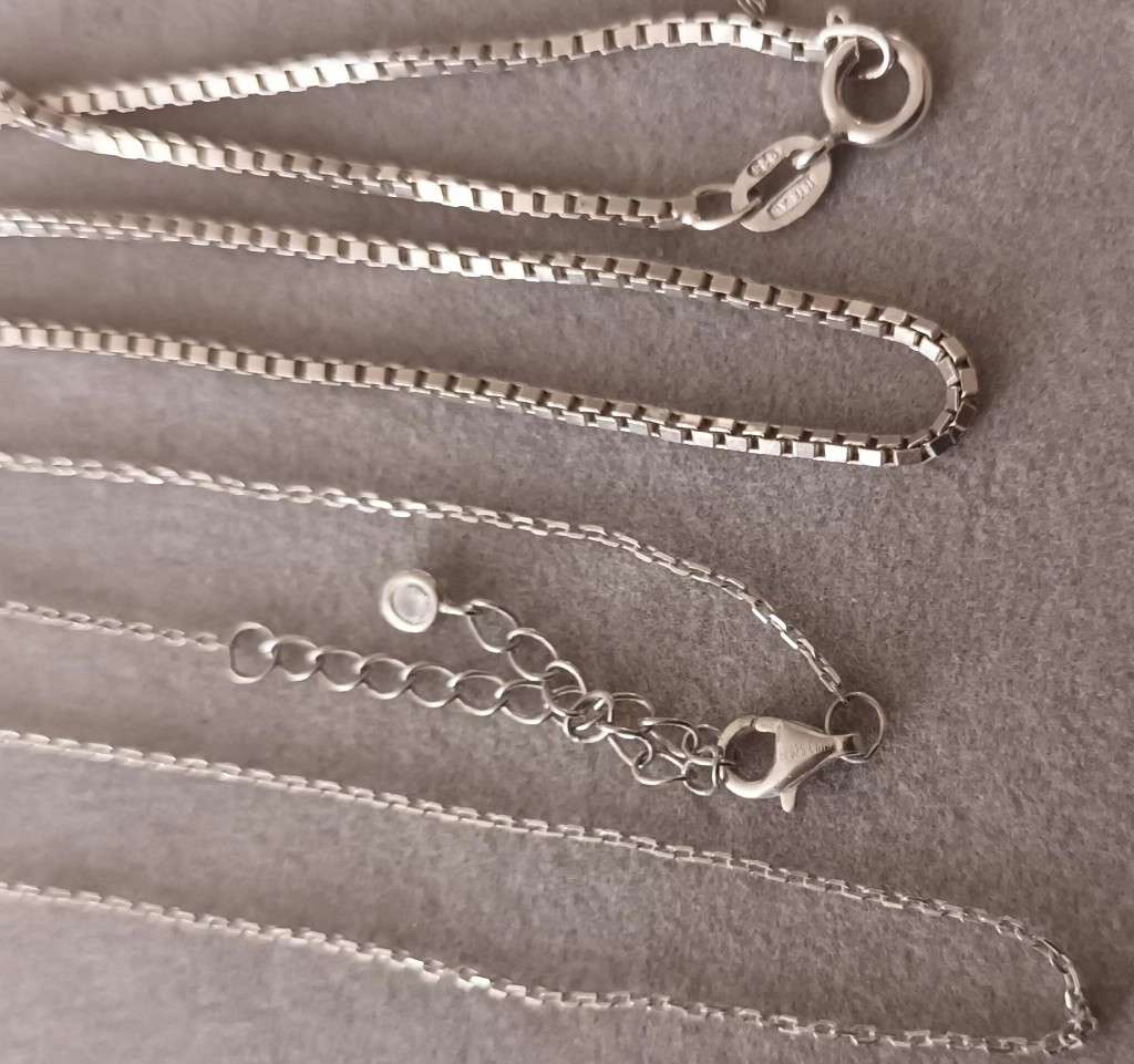 Sterling Silver Necklaces x3. 6.7g.