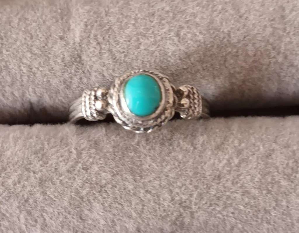 Sterling Silver Ring with Turquoise Stone. 2g. Size K.