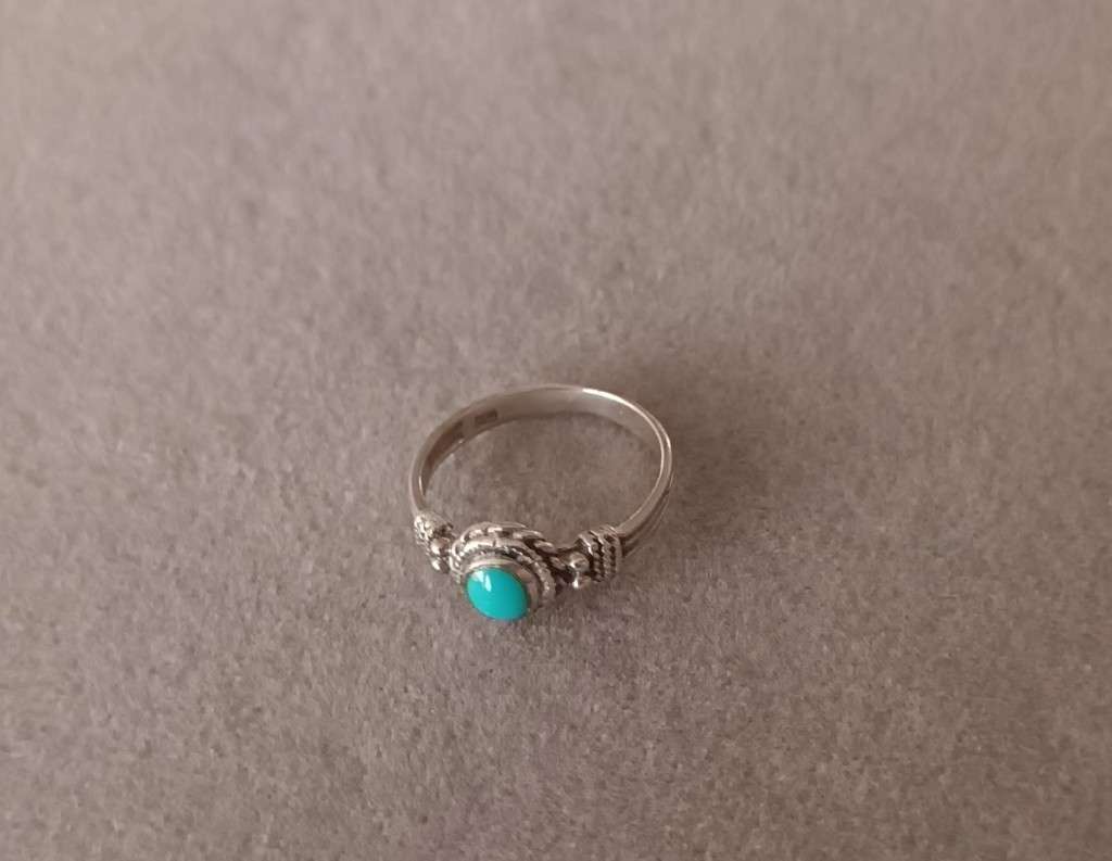 Sterling Silver Ring with Turquoise Stone. 2g. Size K.