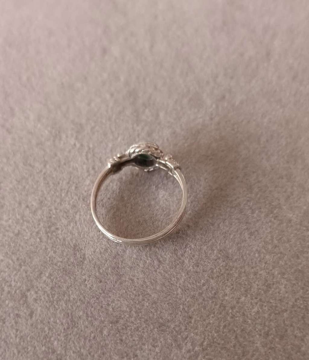 Sterling Silver Ring with Turquoise Stone. 2g. Size K.