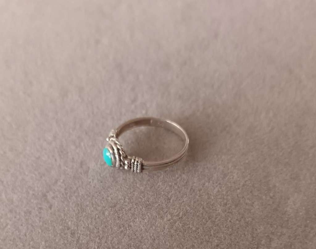 Sterling Silver Ring with Turquoise Stone. 2g. Size K.