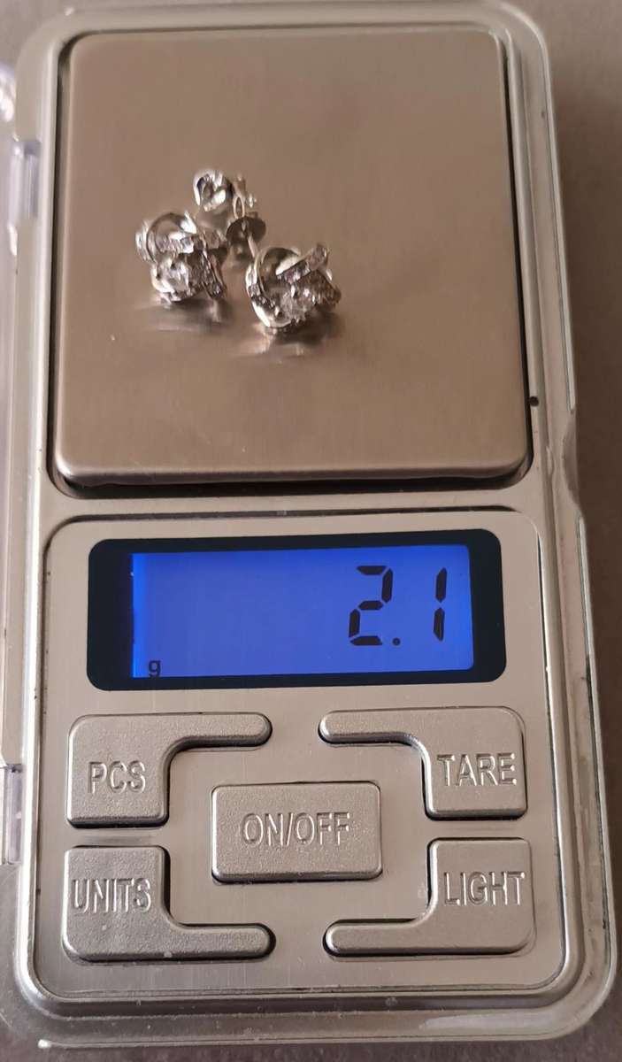 Sterling Silver Earrings. 2.1g. 10mm.