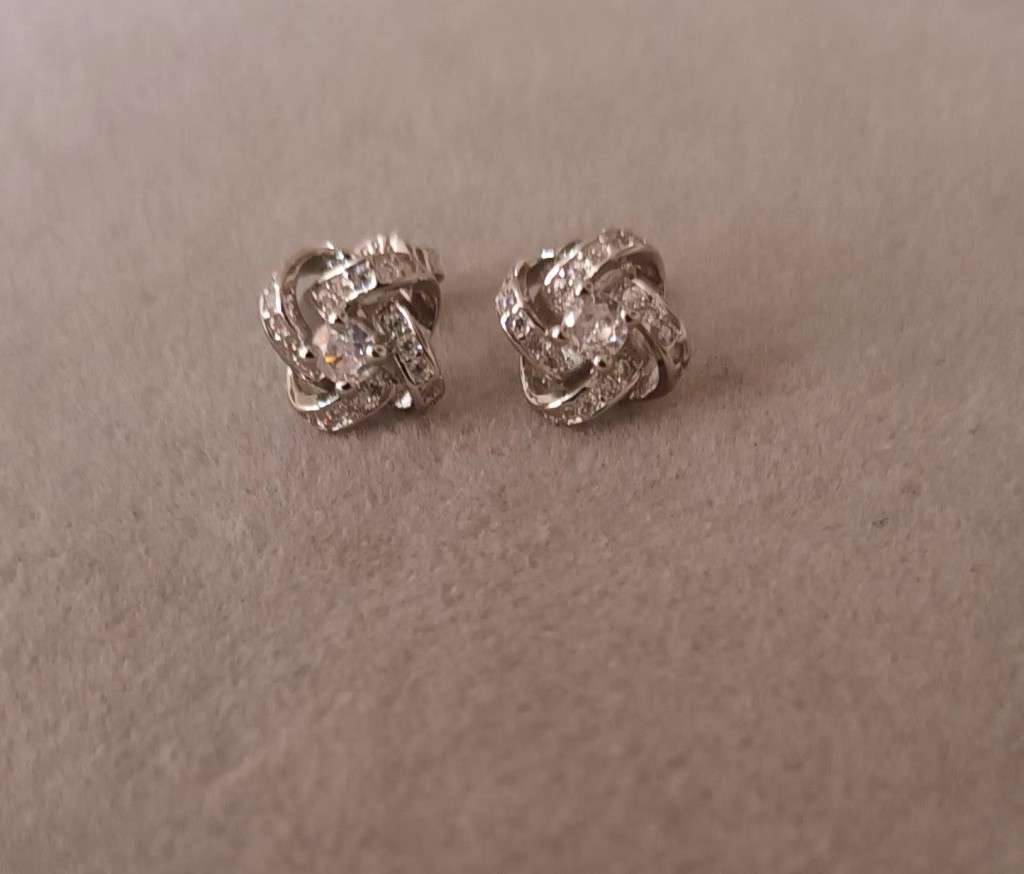Sterling Silver Earrings. 2.1g. 10mm.