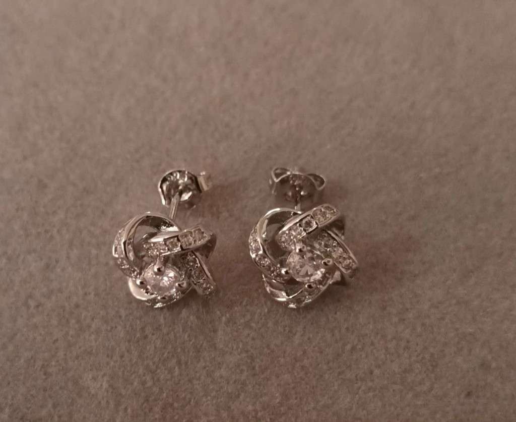 Sterling Silver Earrings. 2.1g. 10mm.