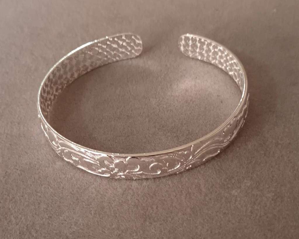 Sterling Silver Open Cuff Bangle. 21.6g. 60mm.