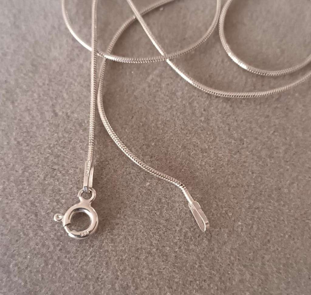 Sterling Silver Snake Chain. 2.8g. 45.5cm.
