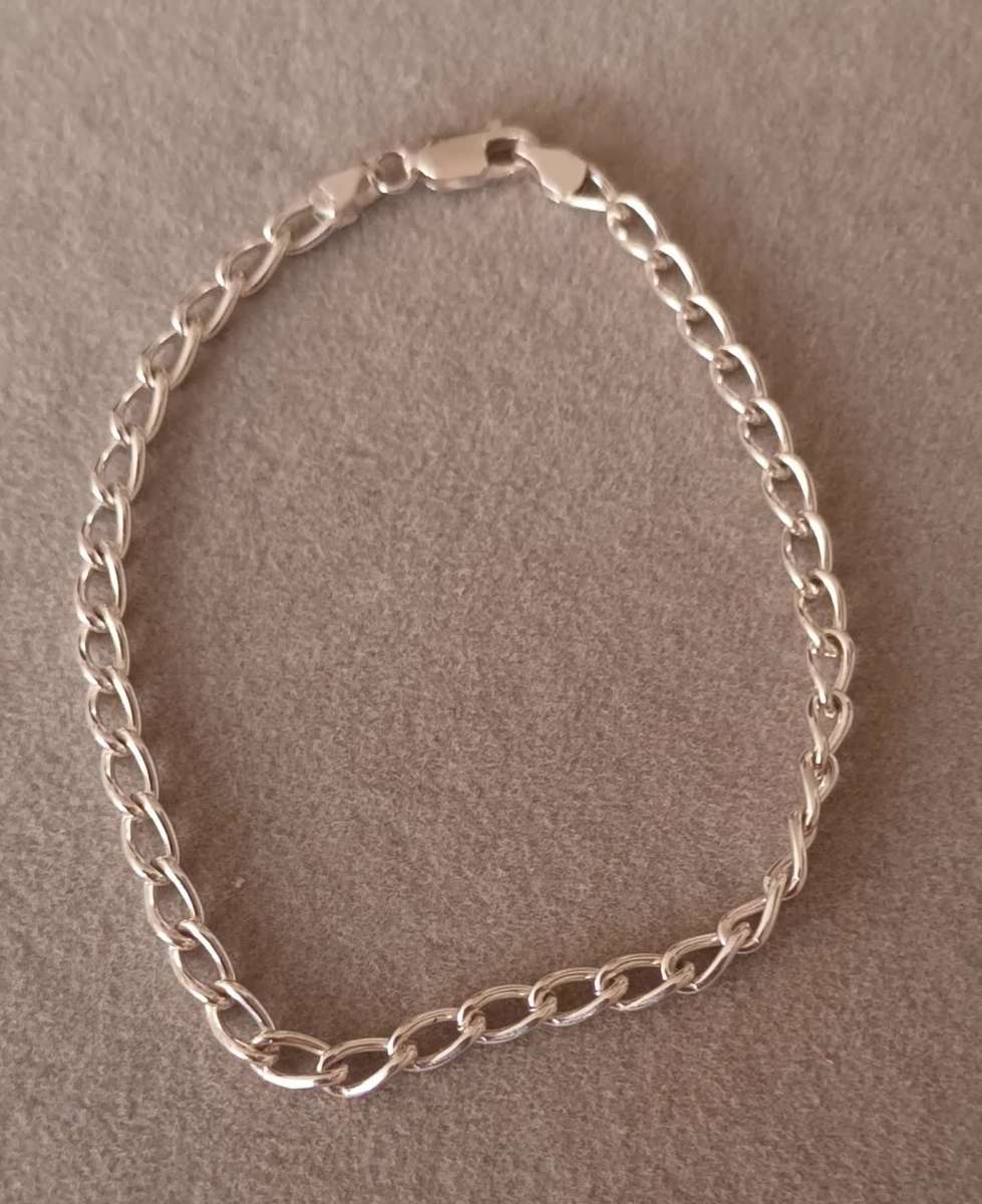 100% Silver Bracelet. 4.9g. 19.5cm.