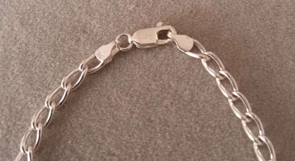 100% Silver Bracelet. 4.9g. 19.5cm.