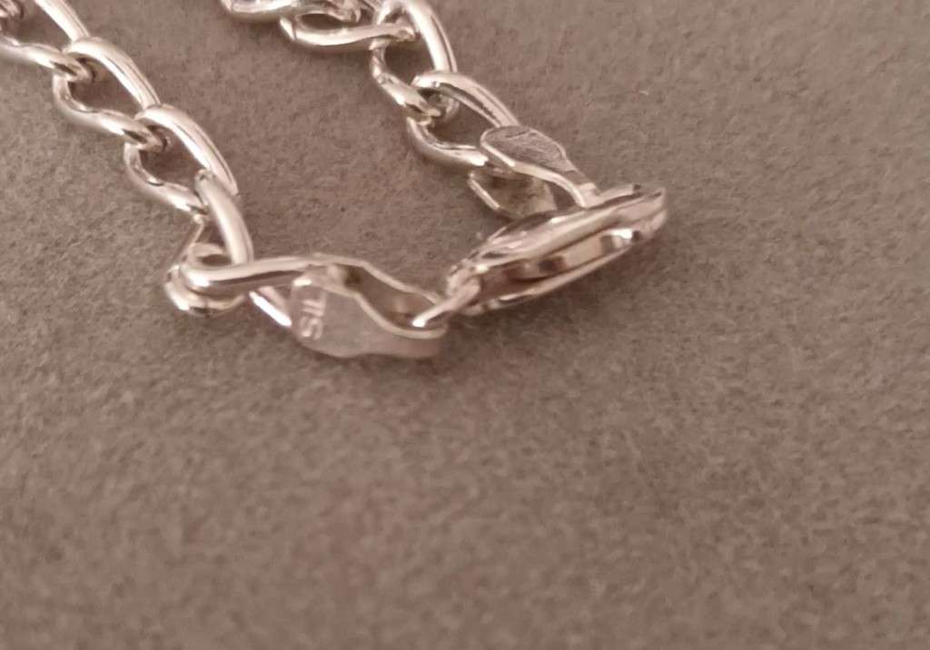 100% Silver Bracelet. 4.9g. 19.5cm.