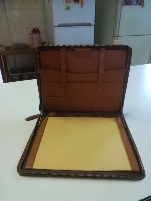 ***Rare***Vintage Genuine Leather Zipper Folder with hinges. Length 27.5cm. Width 21cm.