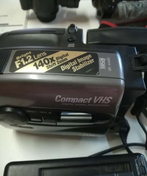 JVC VIDEO CAMERA MODEL GR - AX860. COMES WITH TRIPOD AND CARRY CASE & REMOTE CONTROL.